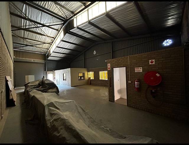 165M² WAREHOUSE TO LET IN LOMBARDY WEST